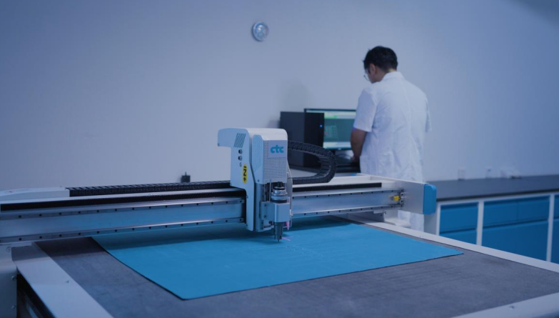 智能数控自动裁样机。。。。。。。